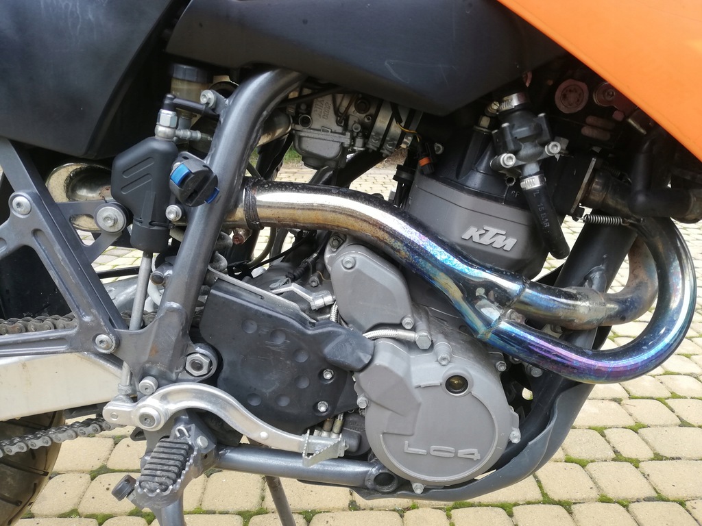 lc4 akrapovic