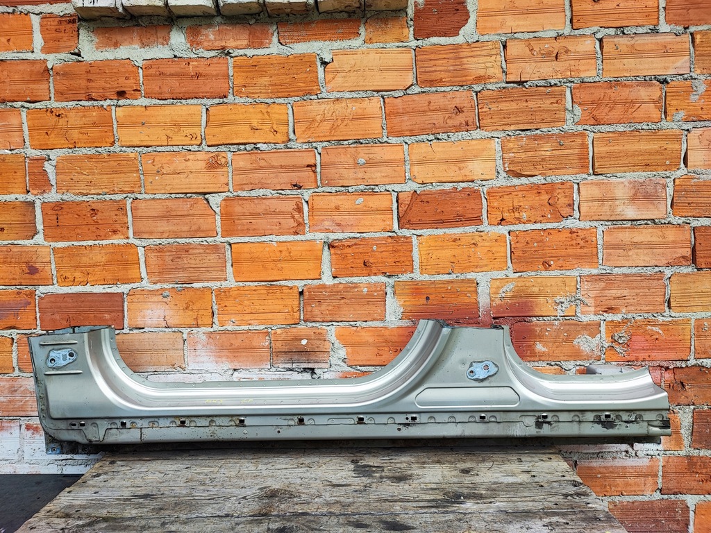 Ford Mondeo MK5 2.0 TDCI próg lewy słupek