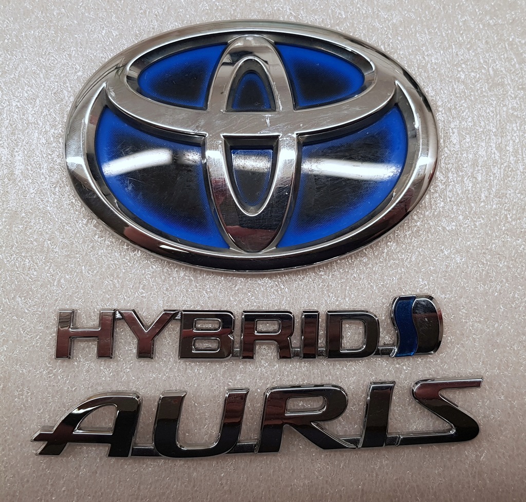 AURIS II LIFT EMBLEMATY EMBLEMATY KLAPY TYŁ