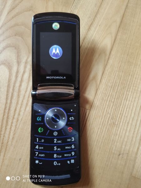 Motorola RAZR2 V9