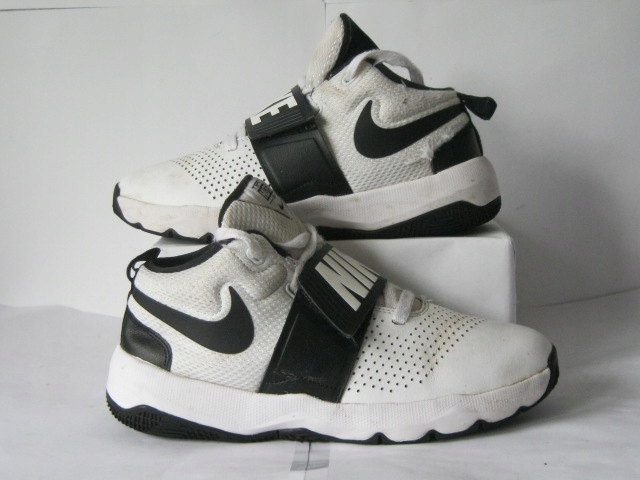 BUTY NIKE TEAM HUSTLE D8 BG ROZ.38,5 DŁ.24CM