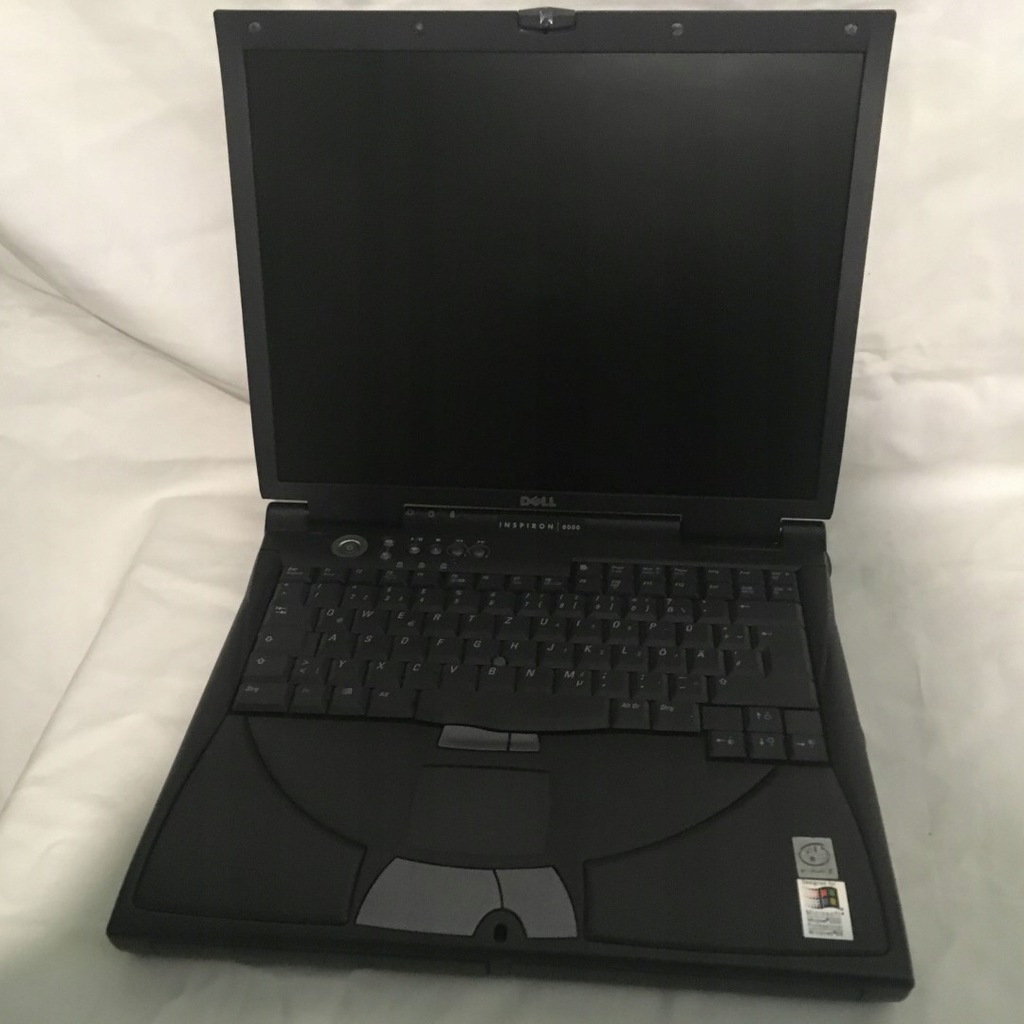 Stary laptop Dell Inspiron 8000 PP01X.