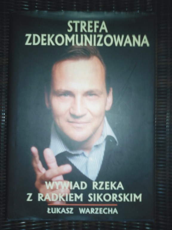 Warzecha, Sikorski Radek - "Strefa zedomunizowana"