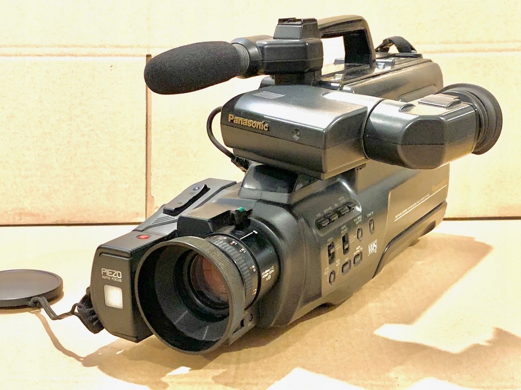 Купить Видеокамера PANASONIC M25 VHS + чемодан: отзывы, фото, характеристики в интерне-магазине Aredi.ru