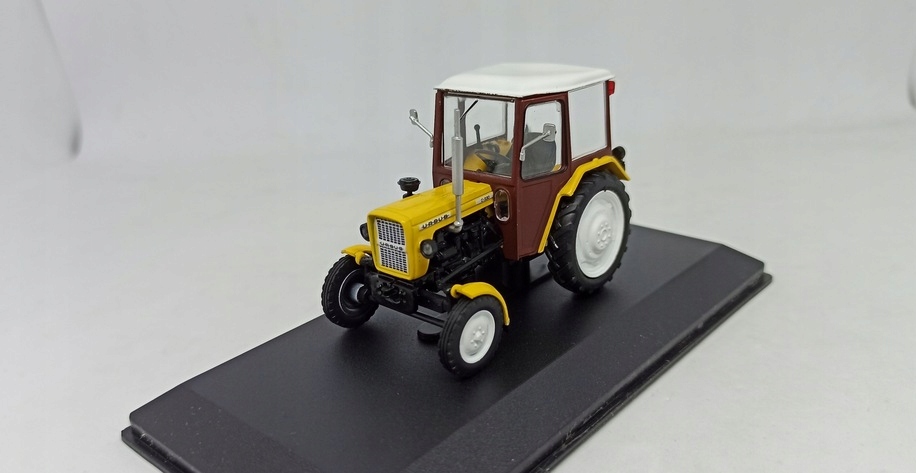 Traktor URSUS C-330 1:43