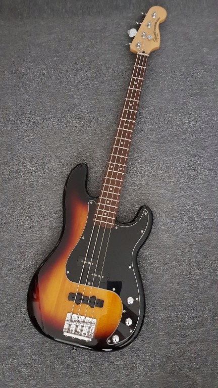 Squier Precision Bass