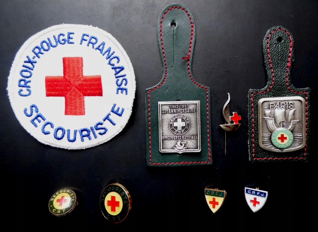 Czerwony Krzyż Francja x 7 odznak + naszywka