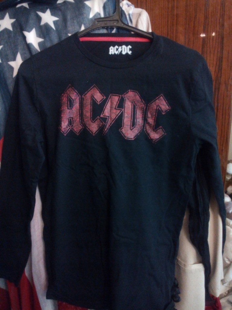 AC/DC t-shirt Zara z USA