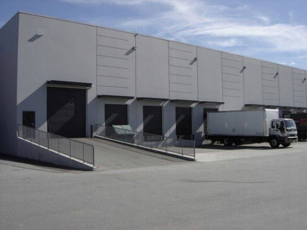 Magazyny i hale, Siechnice, 9800 m²