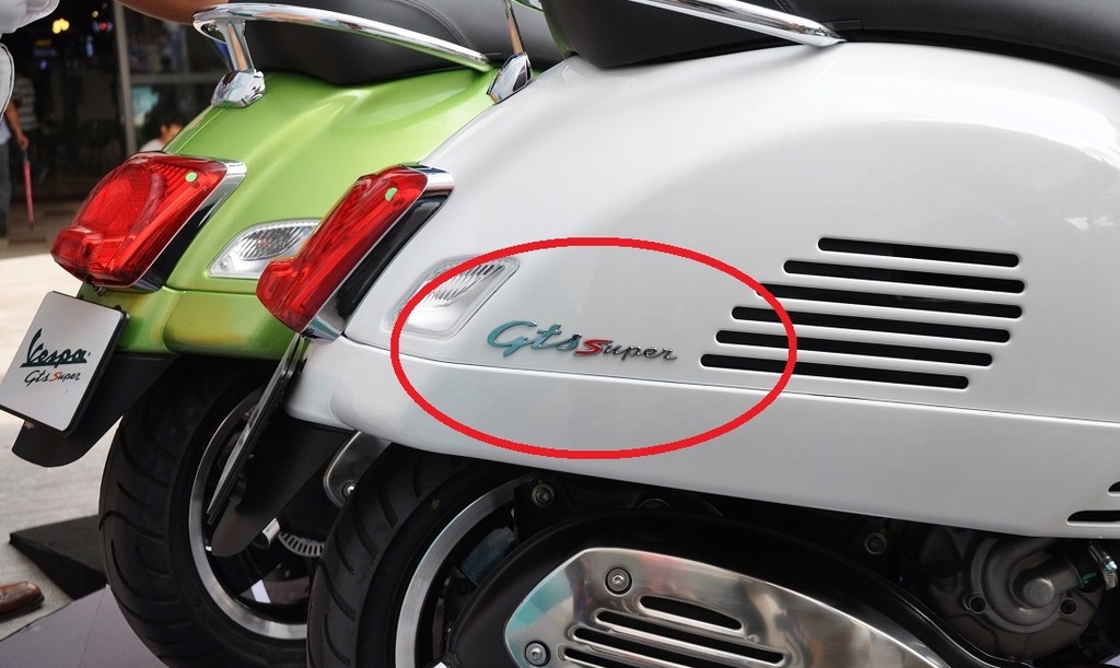 EMBLEMAT naklejka znaczek logo Vespa Gts Super