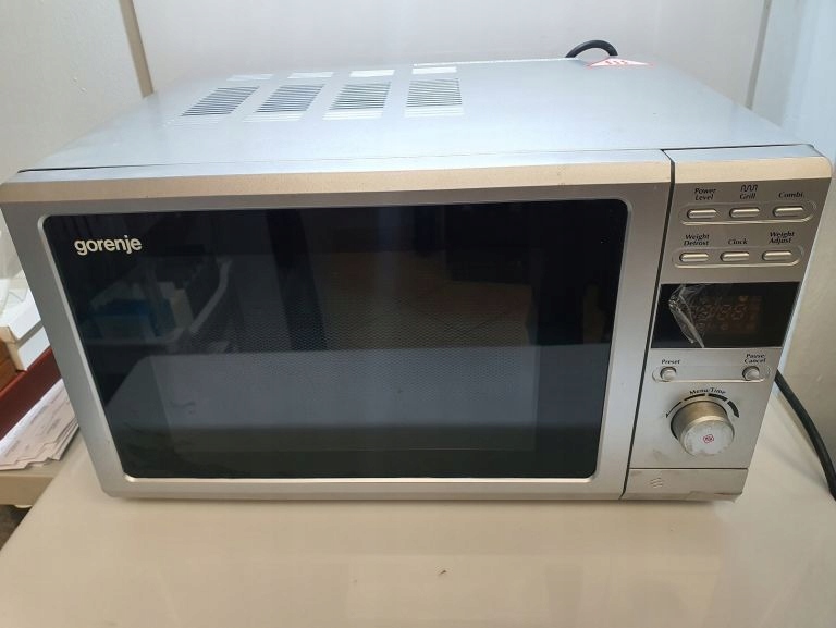 KUCHENKA MIKROFALOWA GORENJE MO 20 DGS