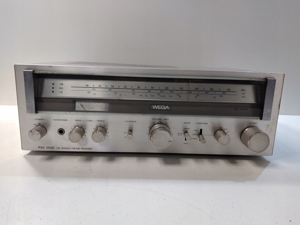 Amplituner WEGA PSS 200R FM-AM RECEIVER