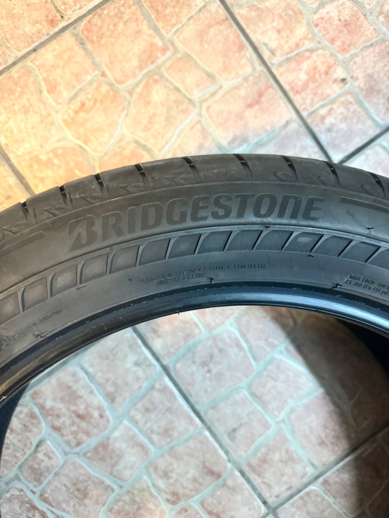 Bridgestone Dueler Alenza 001 235/50R20 100 V rant ochronny, run flat