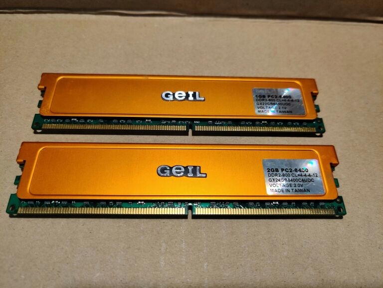 GEIL RAM 1 GB PC2-6400 DDR2-800 POLECAM !!