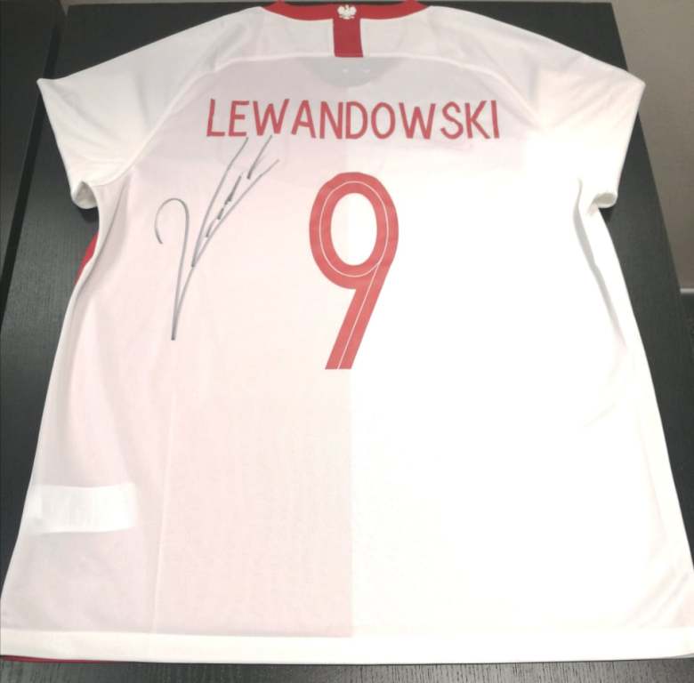 Lewandowski - jubileuszowa koszulka z autografem