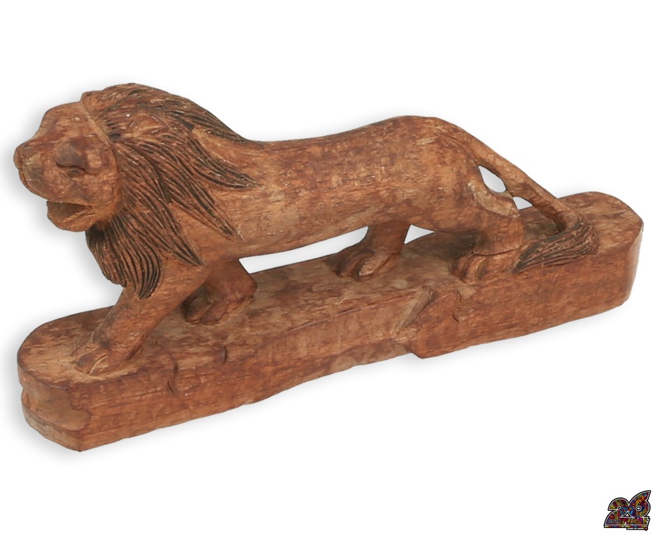 Mini rzeźba lwa z drewna