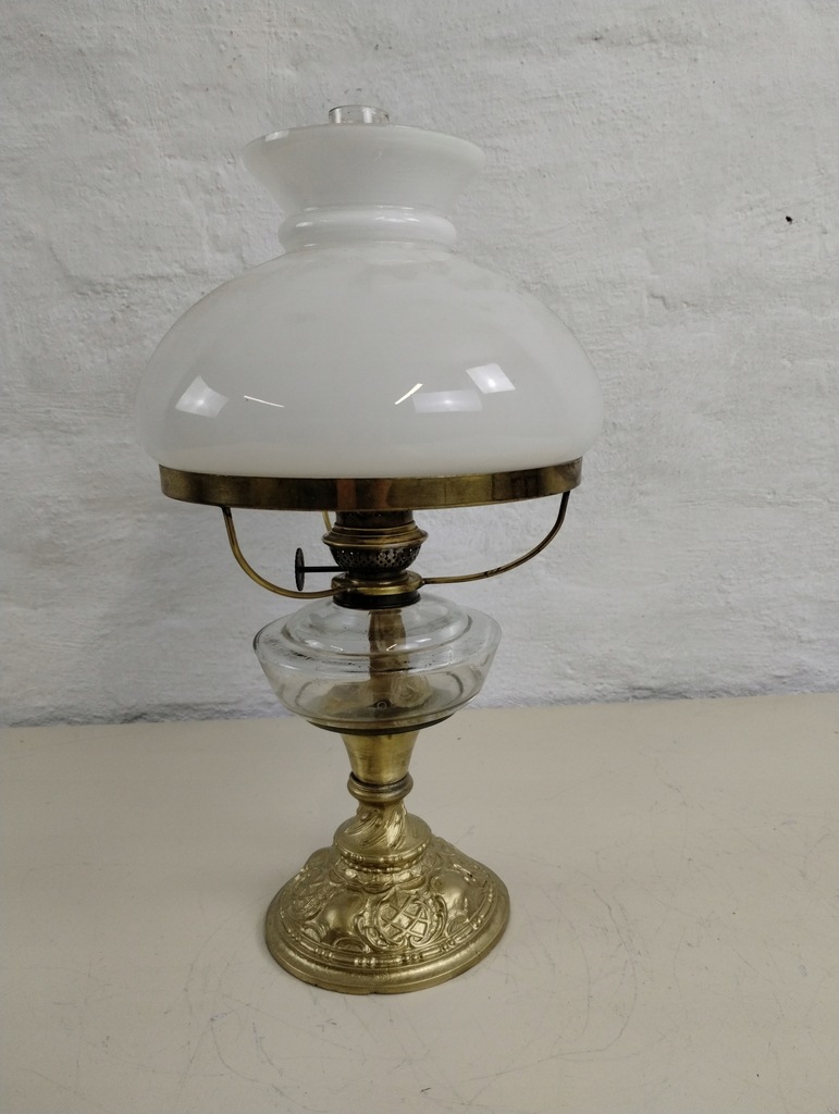Mała lampa naftowa z początku XXw. secesja