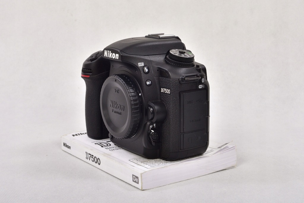 Nikon D7500 korpus - praktycznie NOWY, przebieg 700 zdjęć + torba GRATIS