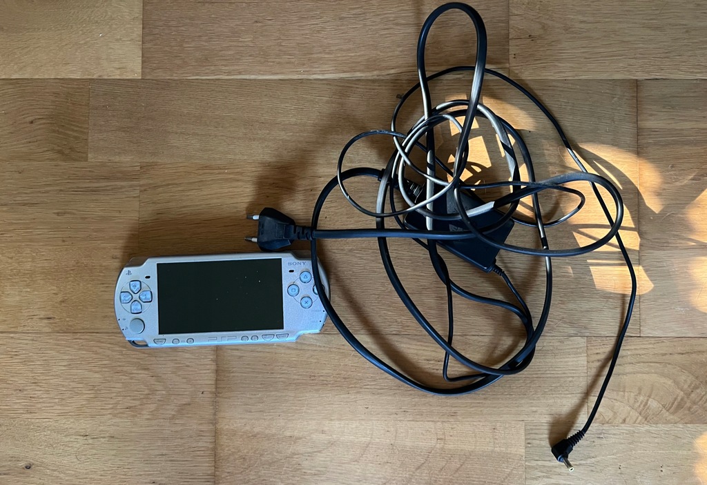 Konsola Sony PSP Fat uszkodzone + 8 GIER