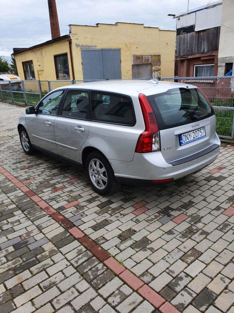 Купить VOLVO V50 (545) 2.0 D 136 л.с.: отзывы, фото, характеристики в интерне-магазине Aredi.ru