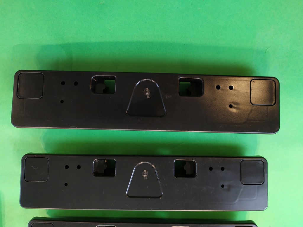 RAMKA POD TABLICE REJESTRACYJNĄ MAZDA CX-30