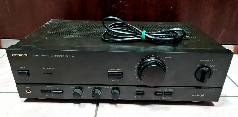 WZMACNIACZ TECHNICS SU-VZ220