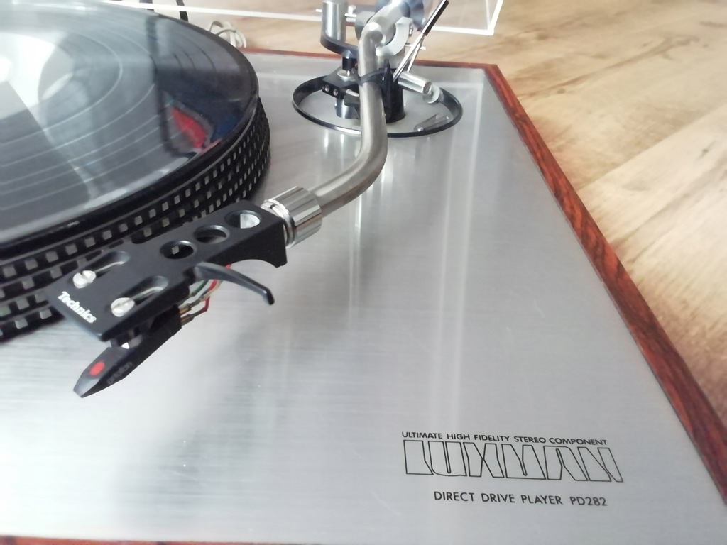 Gramofon Luxman PD-282