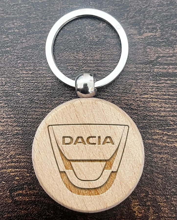 Drewniany brelok Dacia