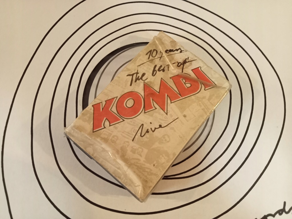 Купить Kombi - The Best Of Kombi Live - КАССЕТА: отзывы, фото, характеристики в интерне-магазине Aredi.ru