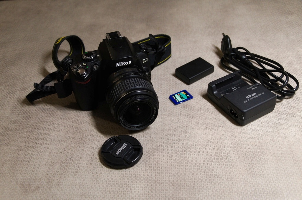 Nikon D40 + obiektyw Nikkor 18-55