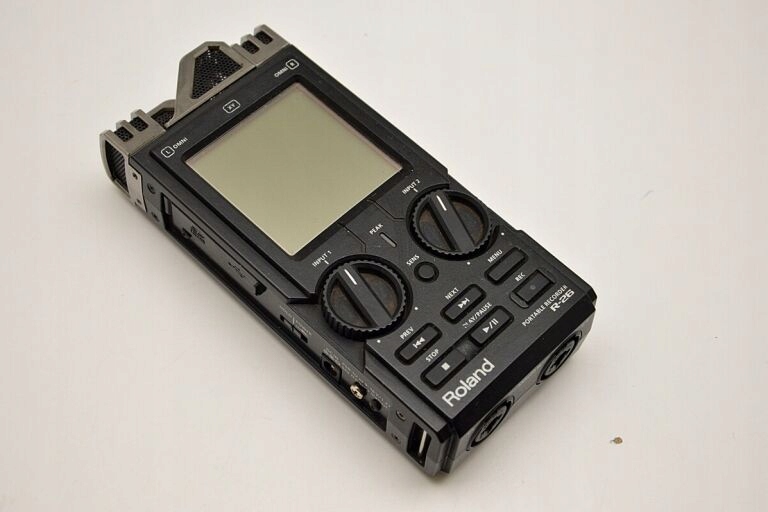 CYFROWY REJESTRATOR DŹWIĘKU ROLAND R-26