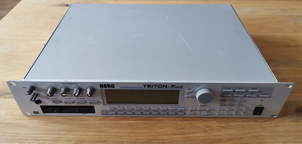 KORG TRITON Rack (SIMMメモリ48MB,EXB-03増設済) KORG TRITON Rack (SIMMメモリ48MB,EXB-03増設済) KORG TRITON