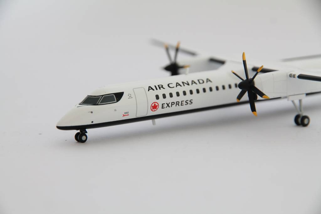 Model Bombardier Dash Q400 Air CANADA