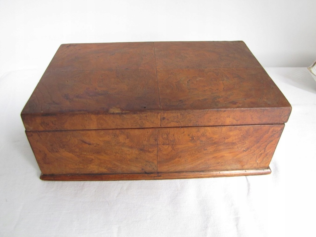 SZKATUŁA / KASETA INTARSJOWANA / OKLEINA ORZECH