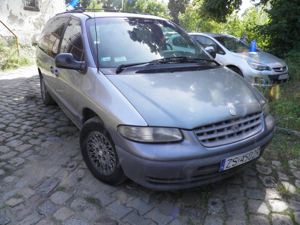 CHRYSIER PLYMOUTH VOYAGER 3.3 LE 152 KM