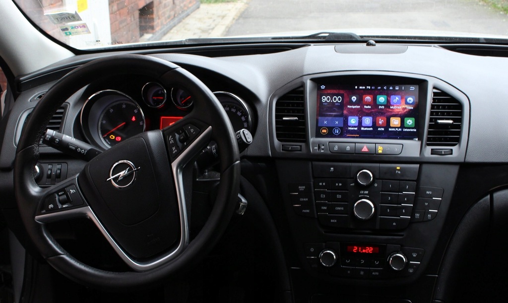 Заменить штатную магнитолу в OPEL Insignia весьма непросто. Она завязана с клима