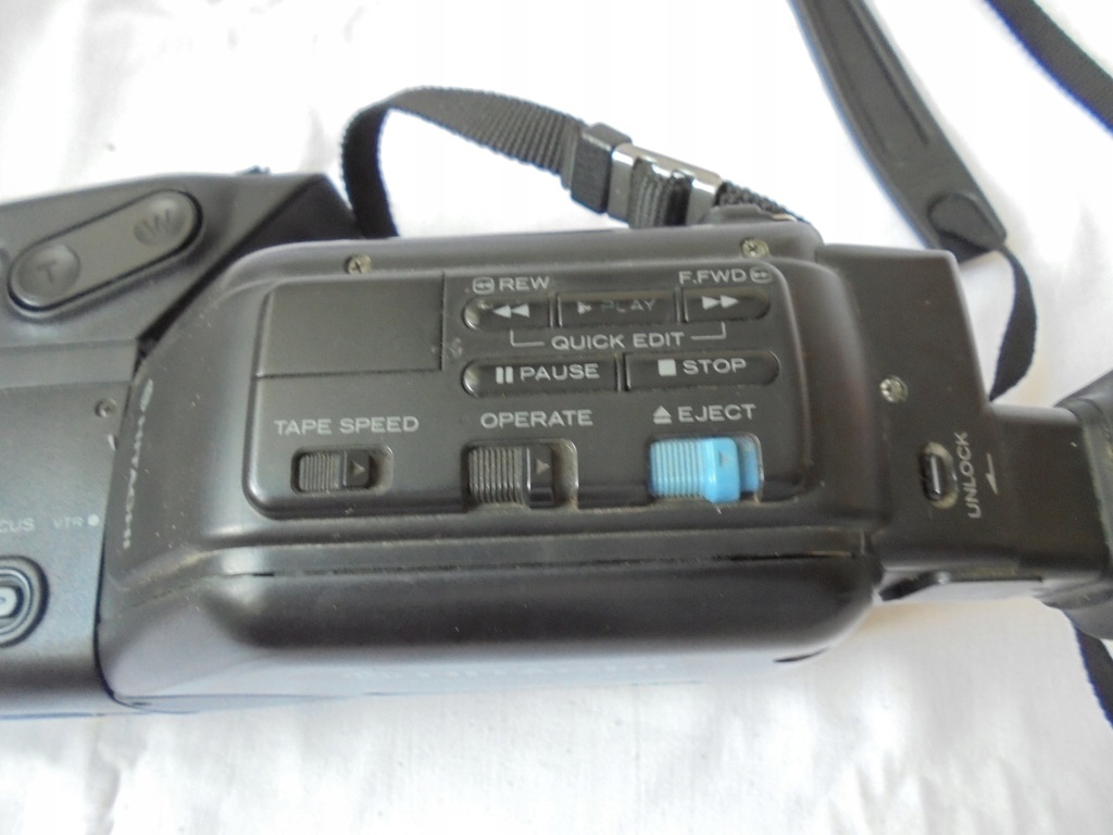 Купить Аналоговая камера Hitachi VM-C1E VHS-C + аксессуары: отзывы, фото, характеристики в интерне-магазине Aredi.ru