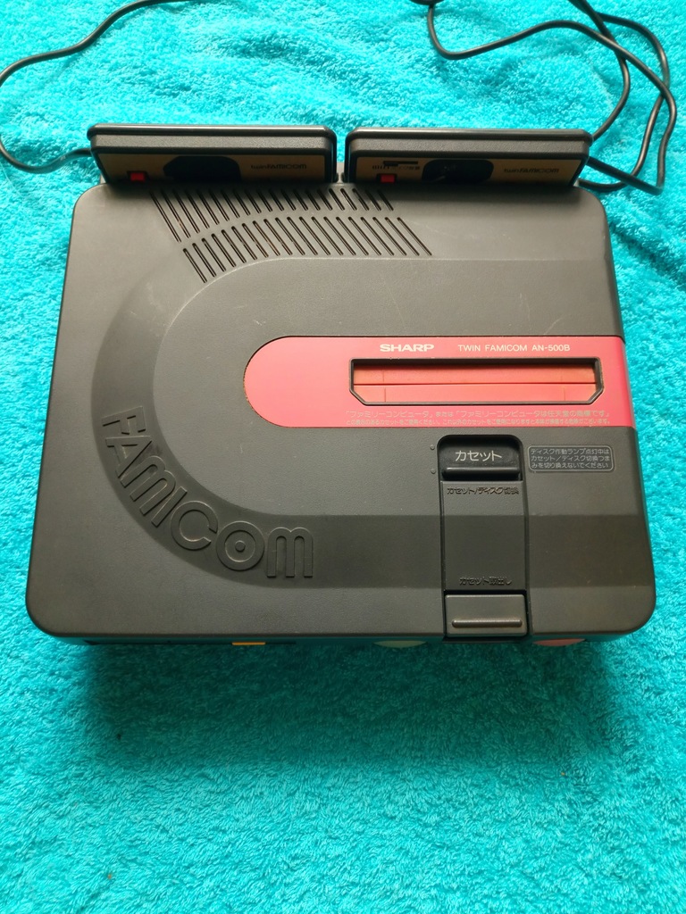 Konsola Sharp Twin Famicom AN-500B