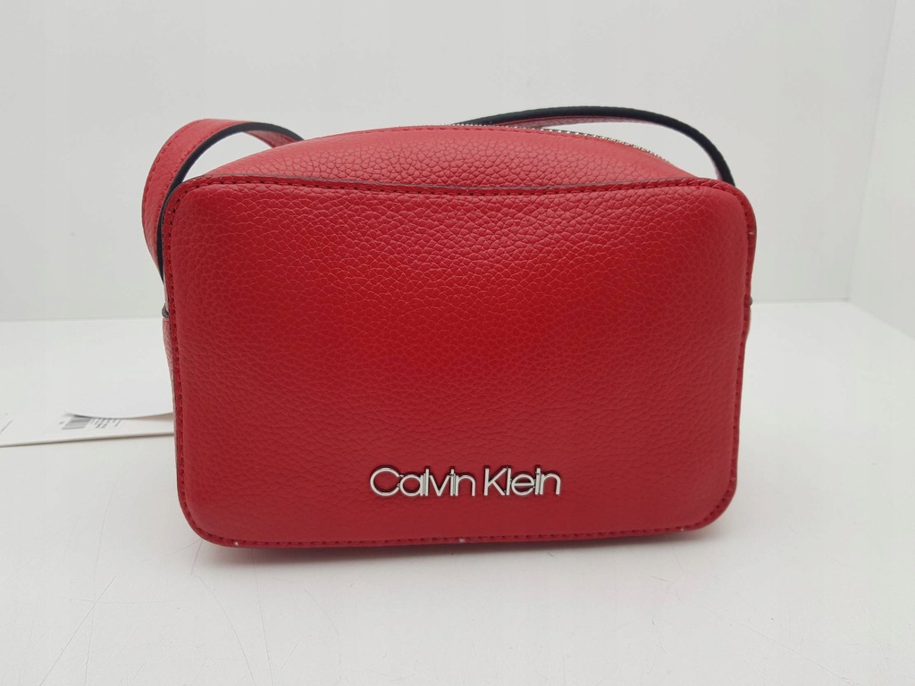 Torebka CALVIN KLEIN Camera Bag czerwona z metką