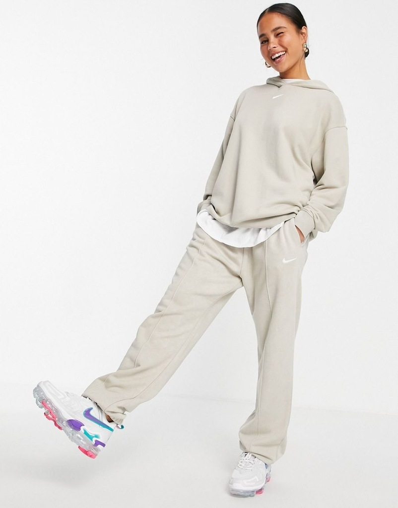Спортивные штаны Nike Oversize