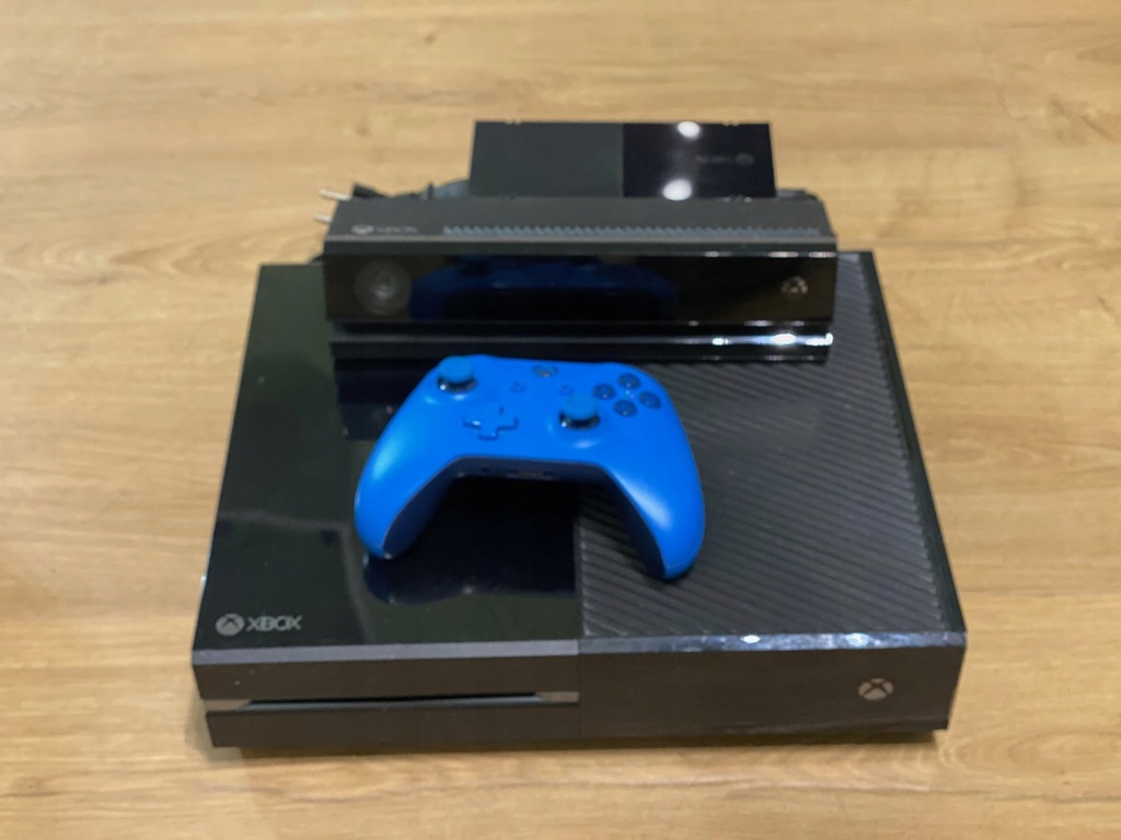 Xbox one + pad + kinect + 5 gier