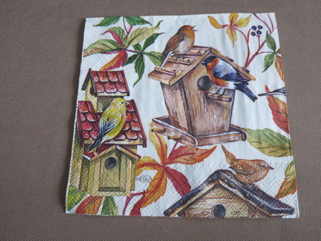 Serwetka decoupage ptaszki w budce w karmniku