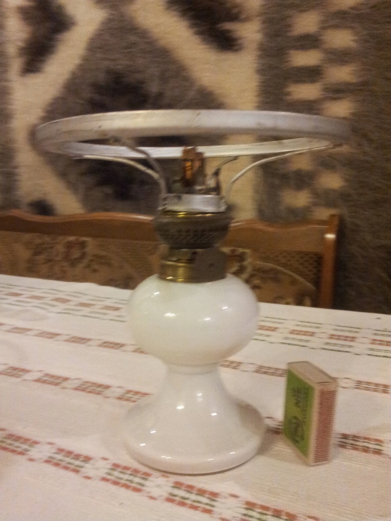 lampa naftowa stołowa mleczny szklany zbiornik