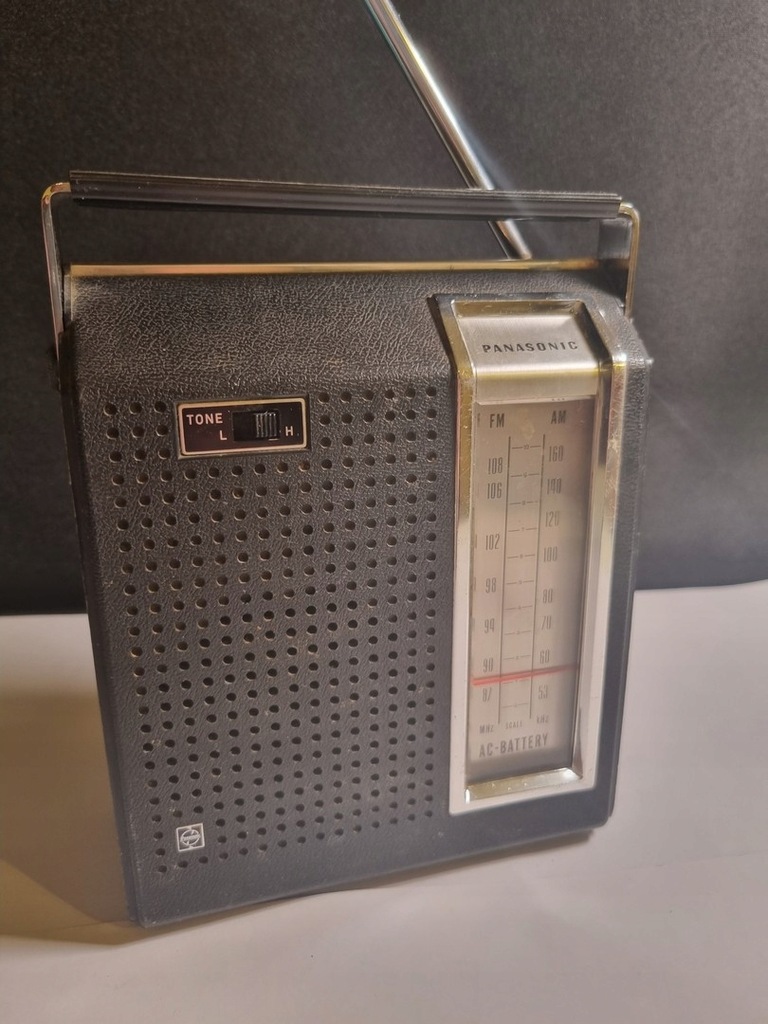 Retro radio Panasonic RF689 na baterie, kompletne.