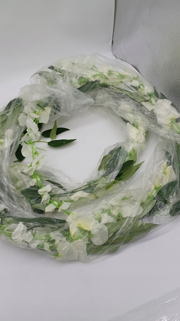 SZTUCZNA GIRLANDA z białymi małymi kwiatkami 215cm