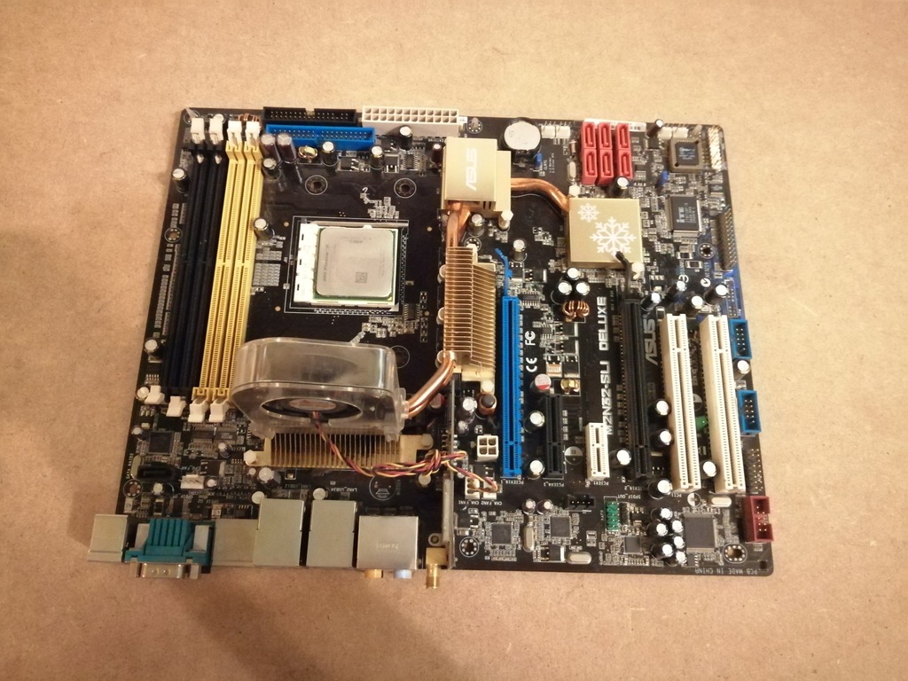 Asus M2N32-SLI Deluxe s.AM2 DDR2 ATX + PHENOM II