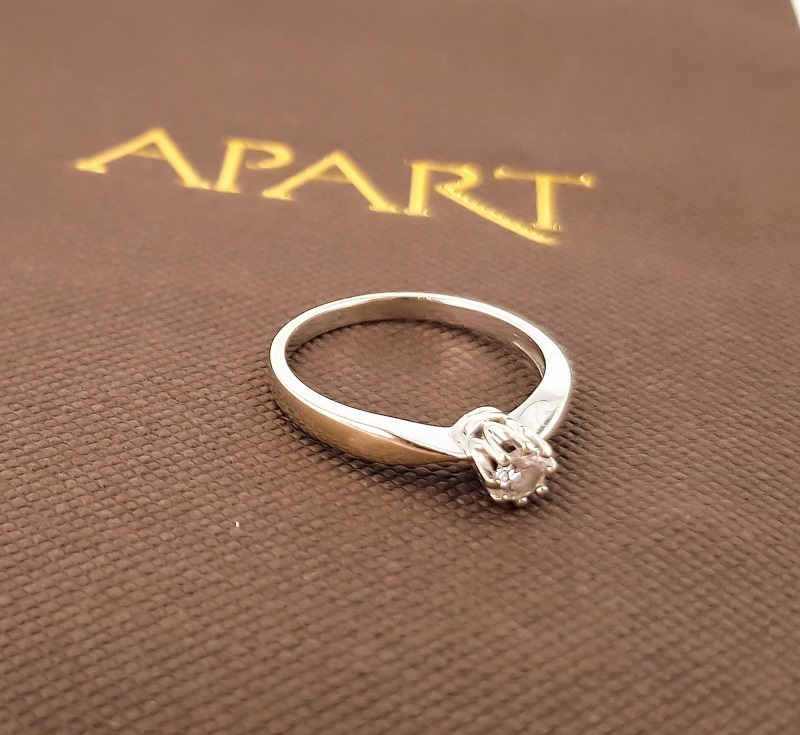 Pierścionek zaręczynowy z diamentem firmy Apart