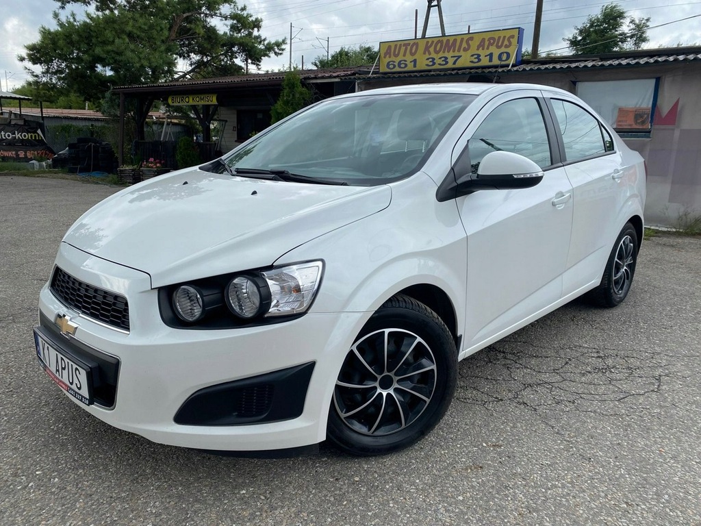 Chevrolet Aveo *Sedan*Biała