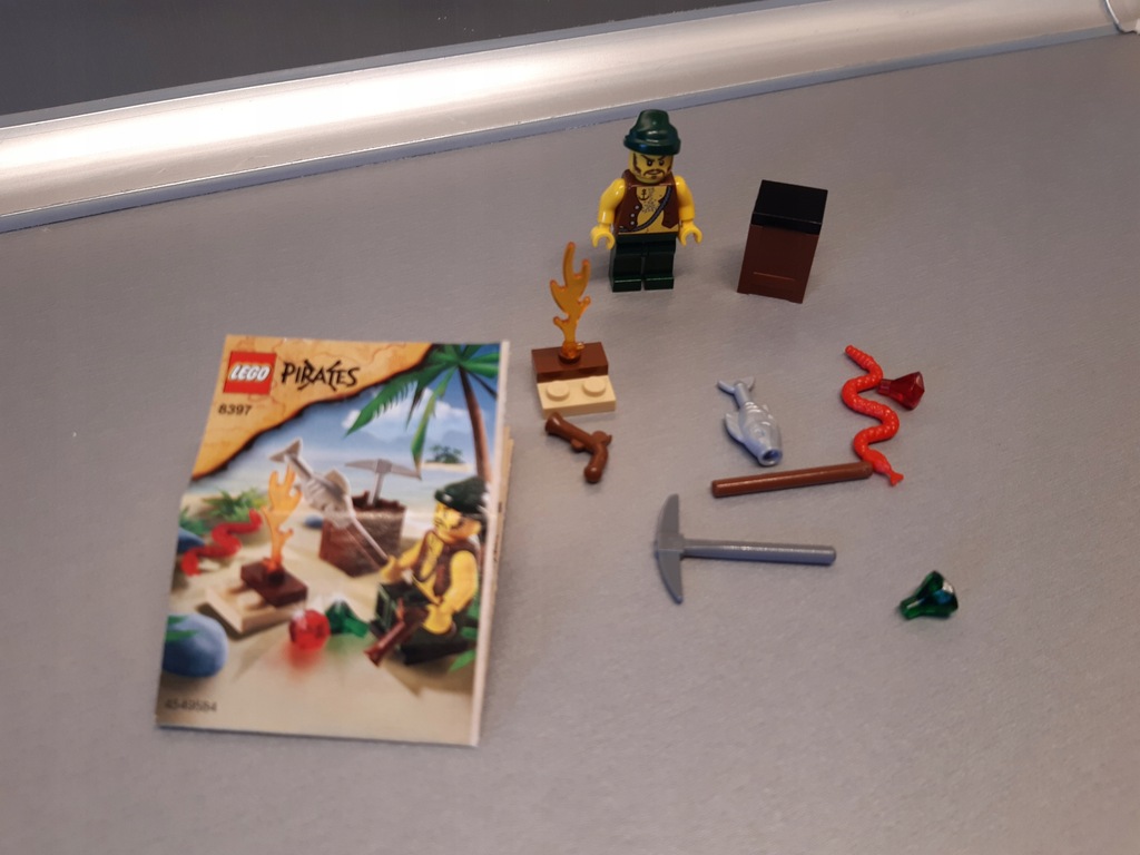 LEGO Pirates 8397 Pirate Survival