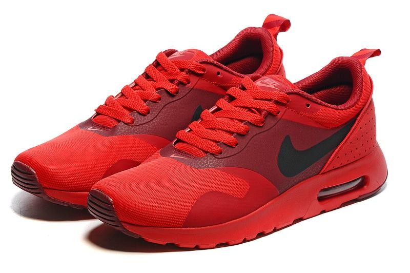 Кроссовки nike red. Nike Air Max Tavas Red 705149-600. Nike Air Max Tavas Red. Nike Air Max Tavas красные. Кроссовки найк мужские красные летние.